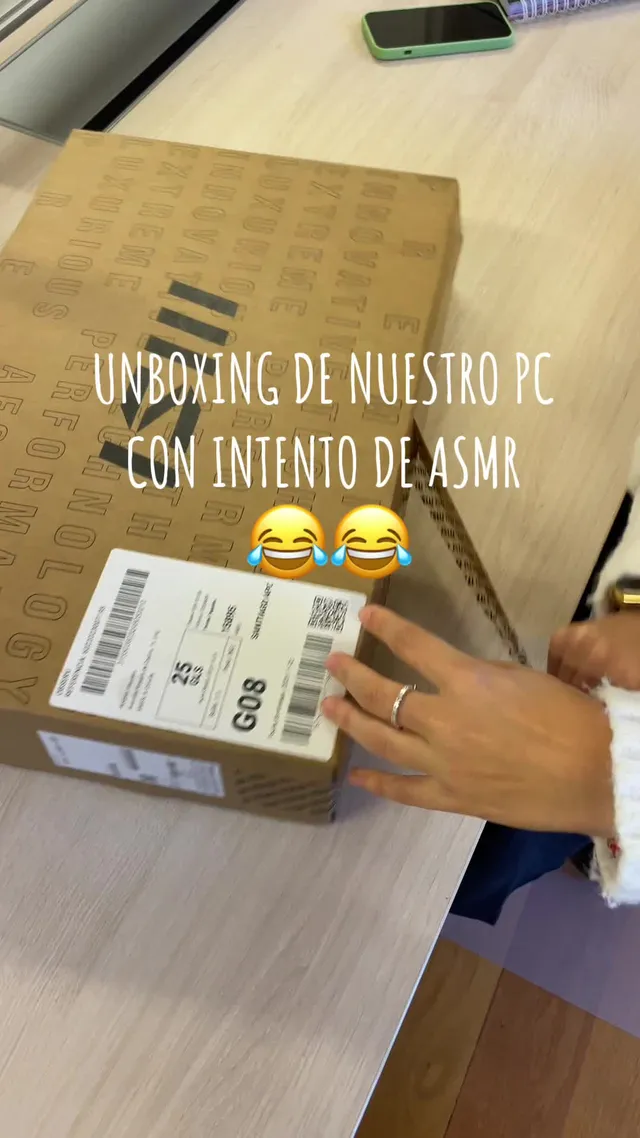 Vídeo de TikTok: unboxing de nuestro PC con intento de ASMR